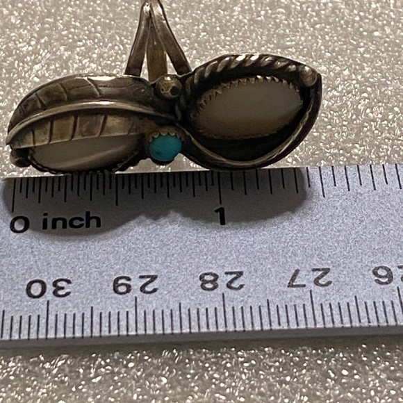 Old Pawn Mother of Pearl and Turquoise Ring - Picture 10 of 13